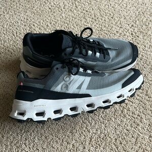 Women’s size 6.5 on Cloud Cloudvista